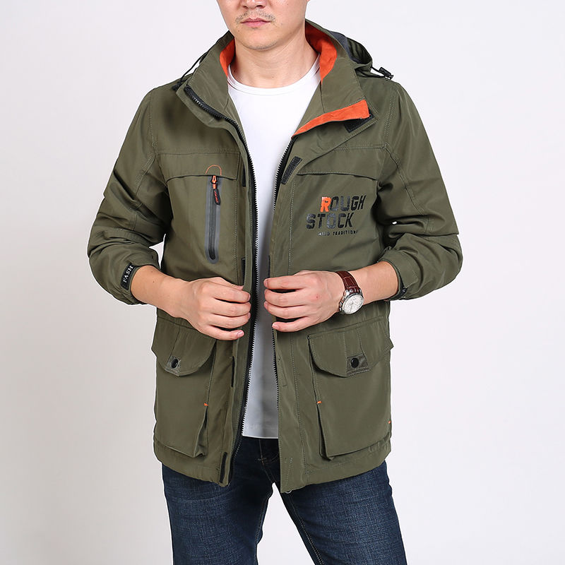 中国新式“登山服”一鸣惊人，抗风保暖还抗皱，适合4050男人