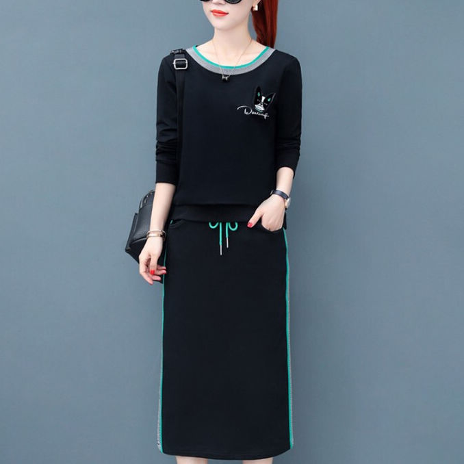 真没想到，今年流行的卫衣竟这么洋气，70后老婆穿上，减龄美炸