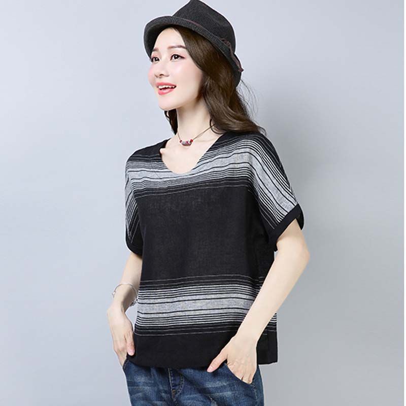 女人出街这样穿，看得让人脸红，嫩上添嫩