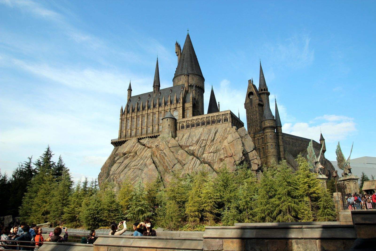 一夜之间被“挤爆”的大学，参观游客突然激增，原来令人哭笑不得