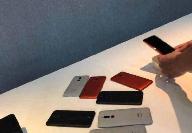 魅蓝6T打脸指纹后置 网友:为了全面屏可以忍_