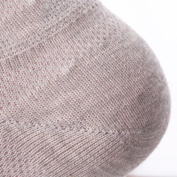 女人尽量不要裙子配丝袜，看看下图女人这样穿 性感 妙曼显身材