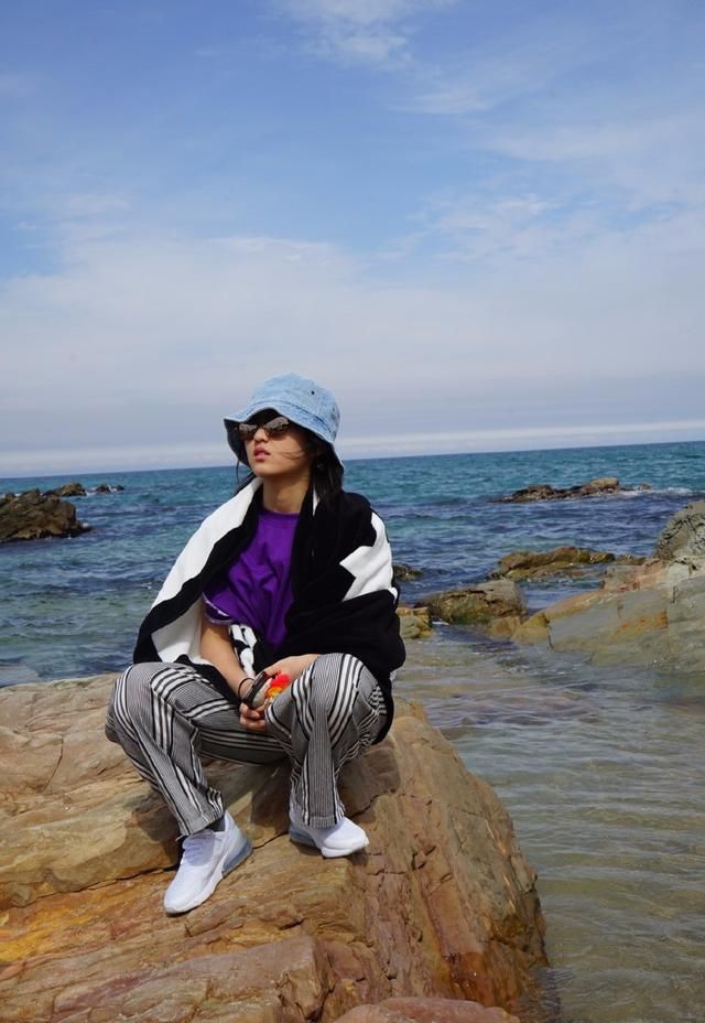 张子枫终于穿成小公主!白色蛋糕裙仙气十足,胸前薄纱透出小性感