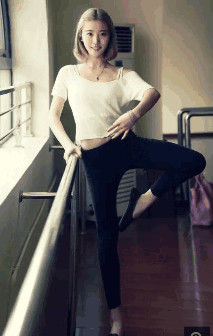 紧身裤不仅显得您的腰更加纤细，给人感觉是很清爽的，高端大气