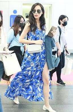 仙女本仙!韩雪高开衩连衣裙秀美腿 优雅撩发嘟嘴say嗨迷人值Max