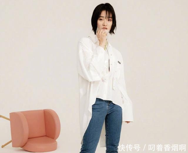 沈月穿“姥姥裙”却不土，但看到鞋子我才发现不对，丑出新高度！