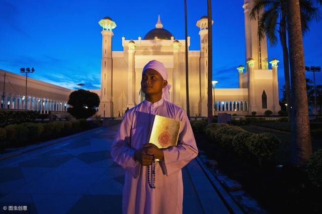 面积比上海还小，建国35年成亚洲最富有国家，却是滴酒不沾的国度