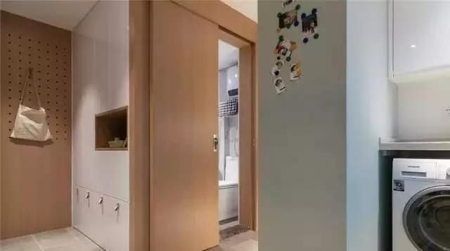  [脏乱]35岁剩女和父母挤28㎡，房屋脏乱，父亲没床睡被迫“离家出走”