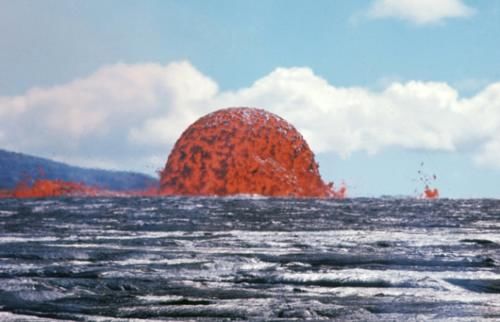 海底火山在海里喷发，那么多海水为什么还能喷发？看完又涨知识了