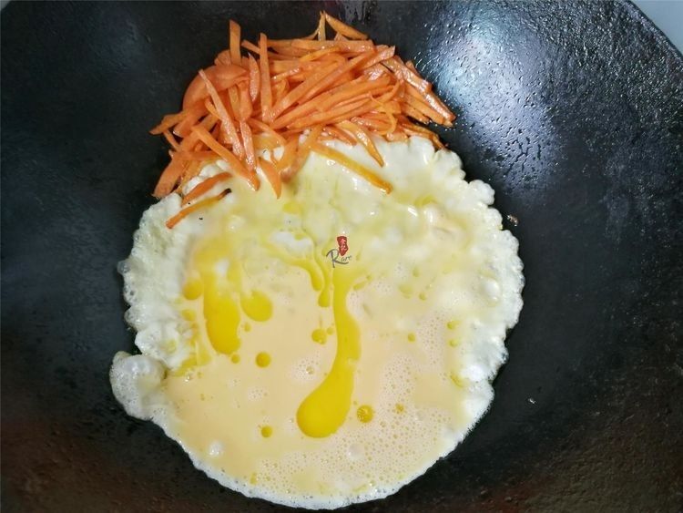  孩子：午餐这样做主食和菜都有了，大人喜欢孩子也爱，还解决了剩余食材