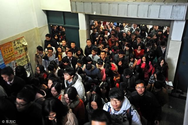 都说公务员收入高？不淡定了，公务员晒出工资，让人震惊！