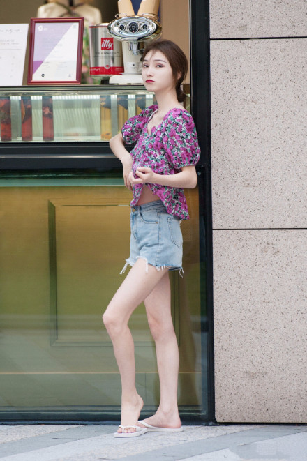  美女@“笑眼”美女, 穿上碎花真温柔, 减龄又大方
