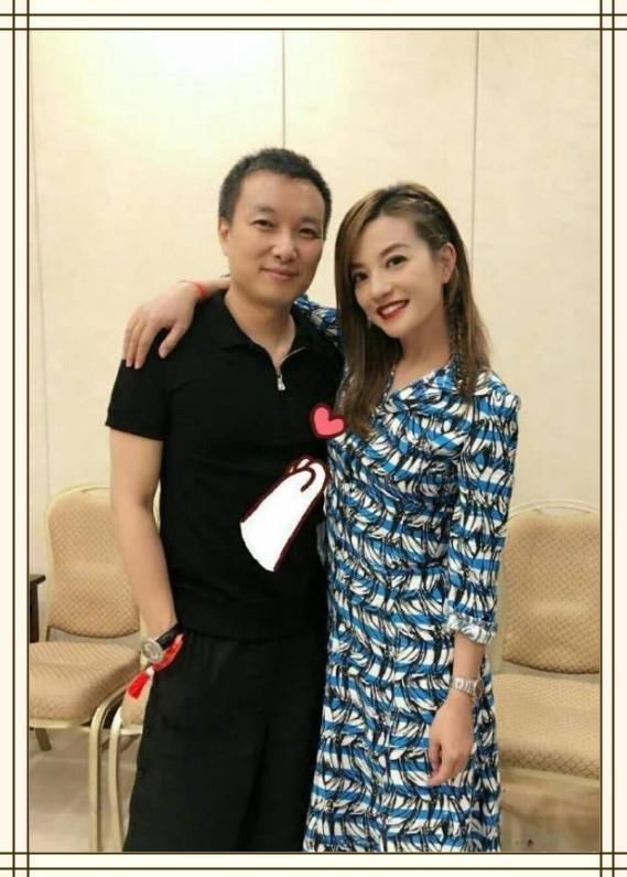 被瘦下来的赵薇惊艳到了！小脸细腰气质炸裂，说她今年42岁你信吗