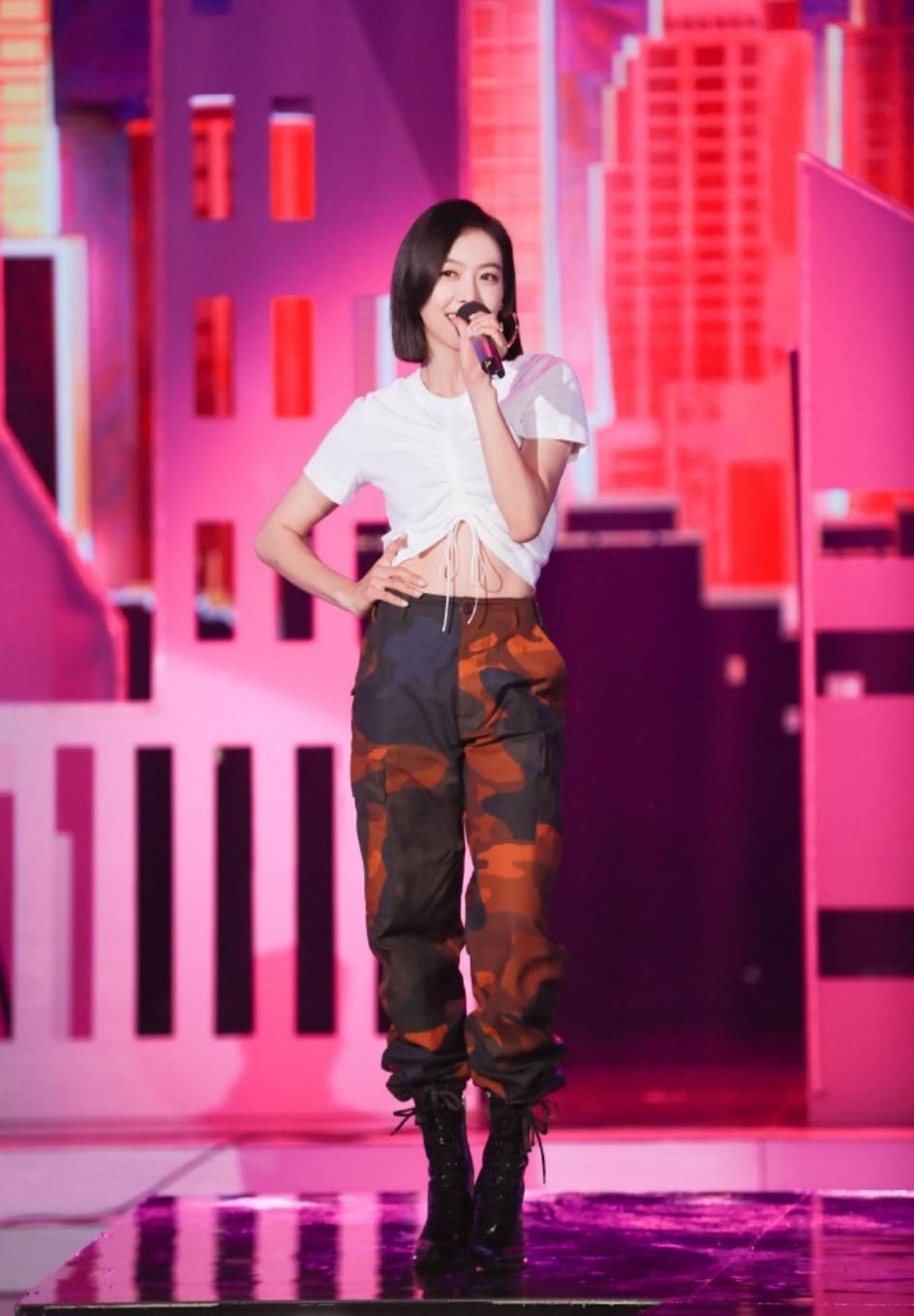 霍思燕被宠成18岁，迪丽热巴美人鱼本人，张钧宁一袭吊带惊艳众人