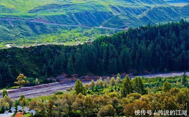 张掖：祁连山秋色如画 游客流连忘返
