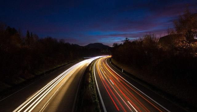 摄影技巧：拍摄车轨，这四招教你拍出好看的车轨