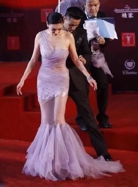 迪丽热巴的身材,范冰冰的身材,张雨绮的身材,都很适合鱼尾裙