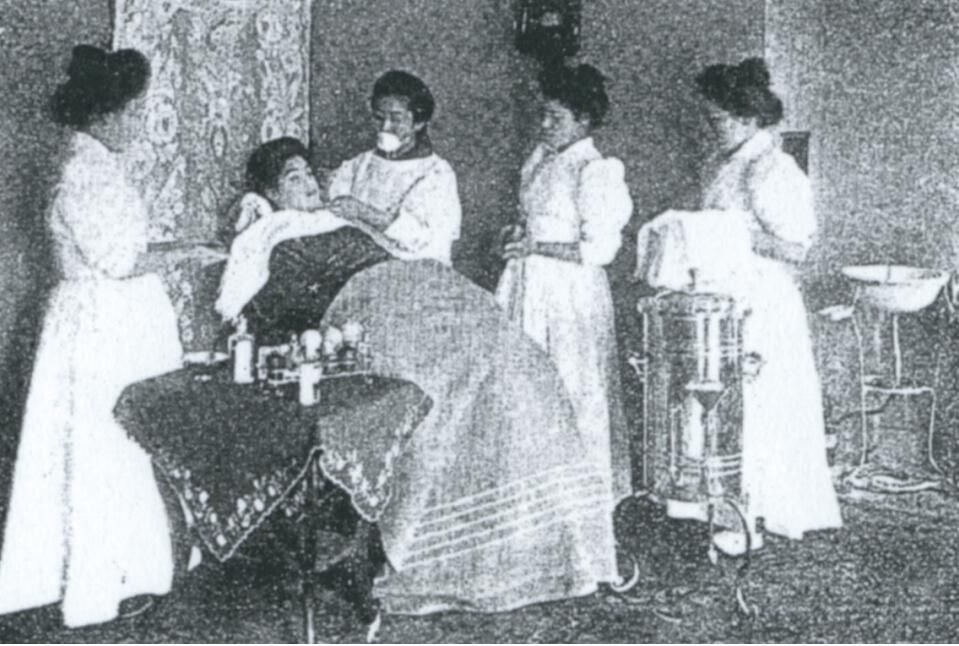 老照片:是谁彻底改变了日本女人的“僵尸脸”?