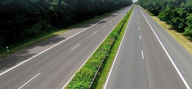 中国首条“超级高速路”，全程不设限速标志，连收费站都没有