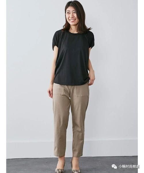 夏天这样穿感觉更轻盈！米色亚麻混织裤装日系夏季造型特集