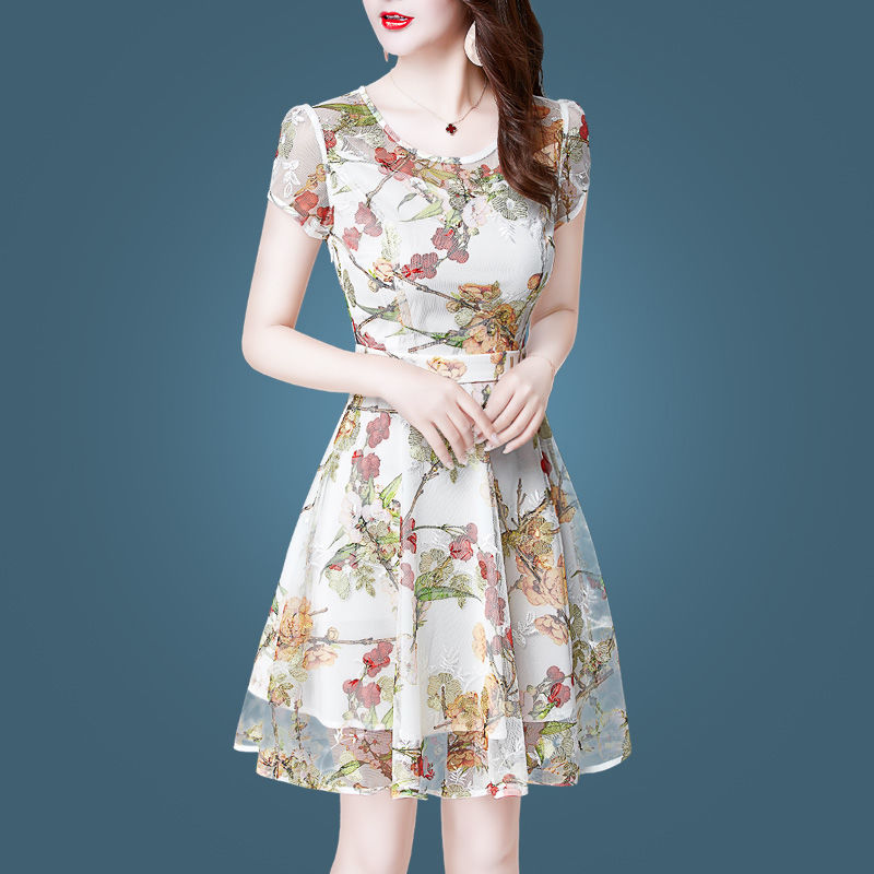 有一种裙叫“网纱裙”，魅力气质无形中增添女人味，美的勾人心魄