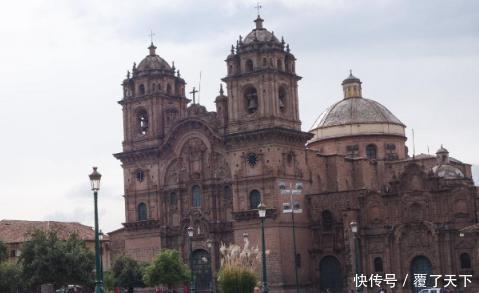 这座城市几乎连年不下雨,当地人不愿盖房顶,最期待下雨天来临
