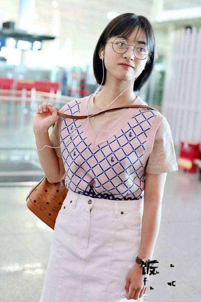 沈月腿是真好看，穿“爷爷装”和小短裙，没了这双腿还真hold不住