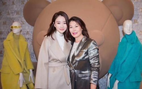  #同龄人#李小冉哪像李沁妈？与90后同框cp感超足，优越美貌彰显不俗年轻态