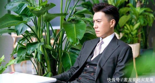  『精英』2017年靳东怒怼金星，如今他却自毁“精英”人设