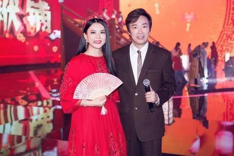 李湘这是瘦了多少?大红色露肩上衣也敢穿了,42岁直接嫩回24岁