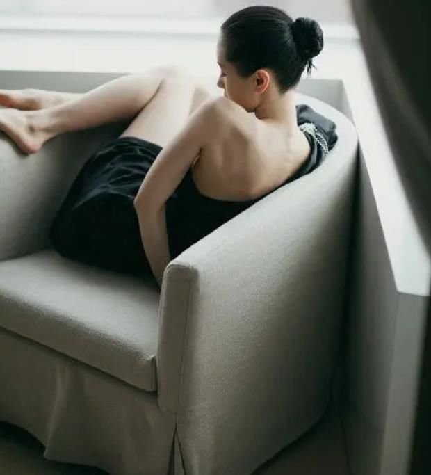 王子文的头型比刘亦菲还优越!圆头高颅顶,是头