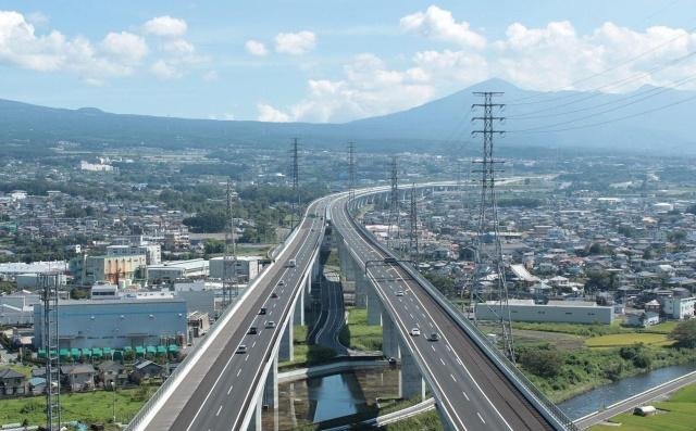 世界面积第一大国，比两个澳洲还要大，却连高速公路都没有几条