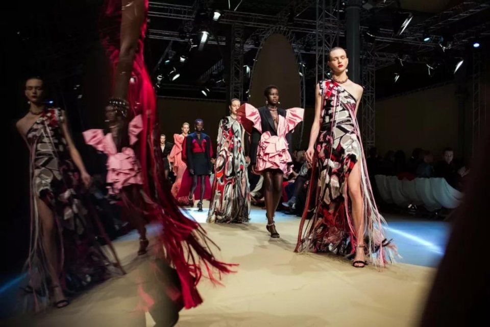 又酷又要优雅风度?快来all in这个路数