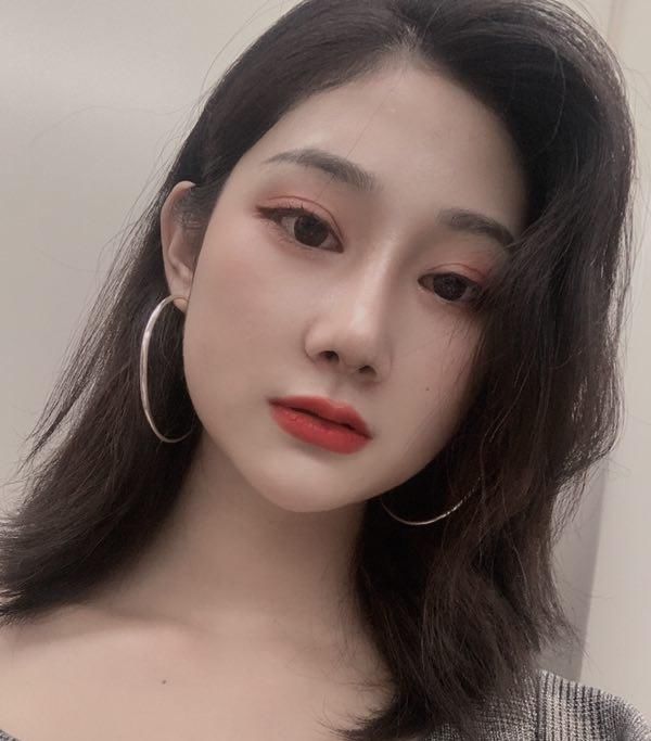  手术@隆鼻真的对颜值有影响吗？女孩术后真实记录，简直换了一个人！