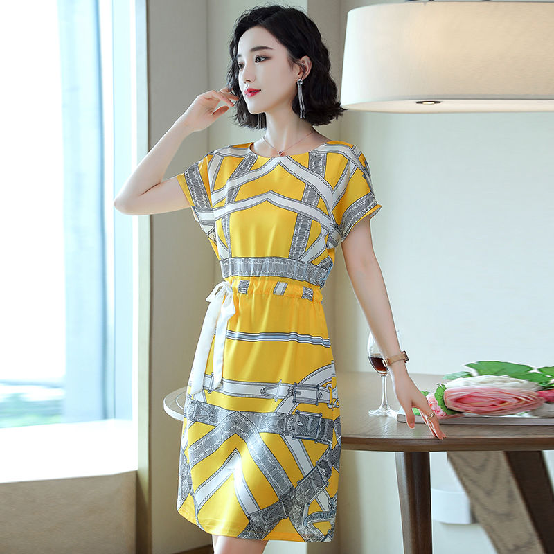 成熟女人最爱的真丝连衣裙，简直美绝了，而且显瘦效果一级棒