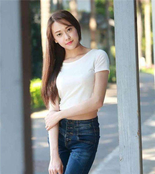  『气质』街拍：甜美可爱小清新美女，美姿曼妙如出水芙蓉，气质优雅