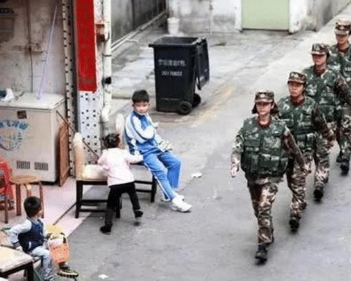  深圳：深圳在香港有一块“飞地”，住着几户人家的小村子