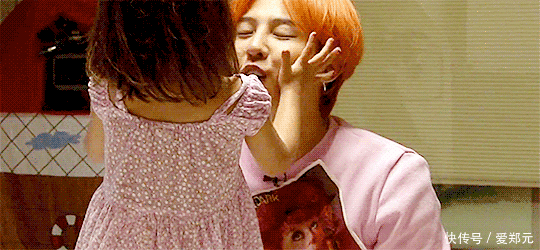 孩子是父母背后的