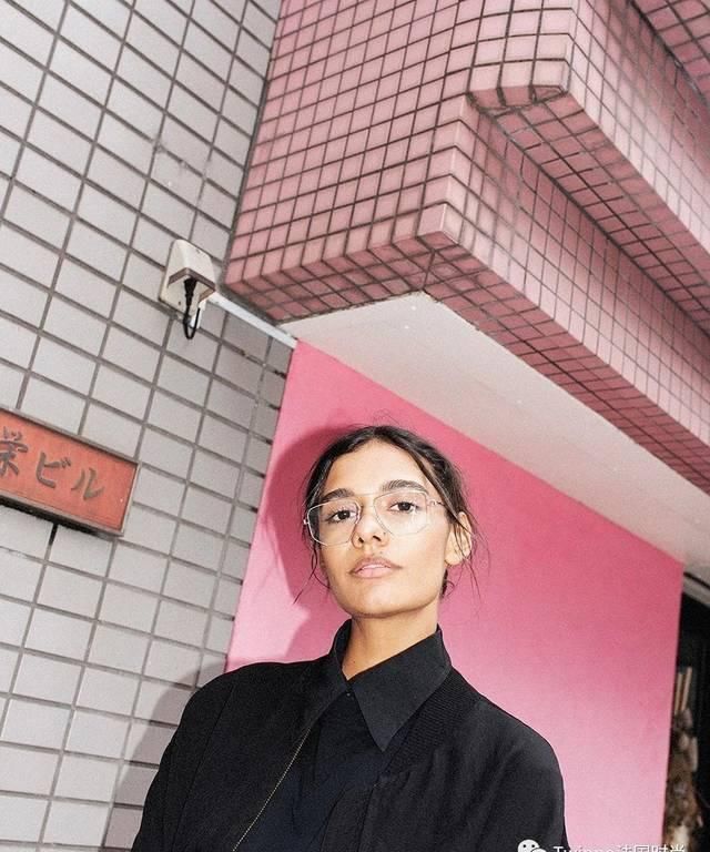  『镜框』今年可以参考的新造型——戴副眼镜！