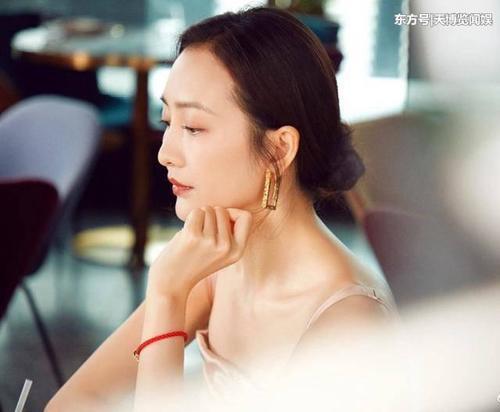 王鸥撞衫迪丽热巴，一个端庄优雅，一个仙女下凡