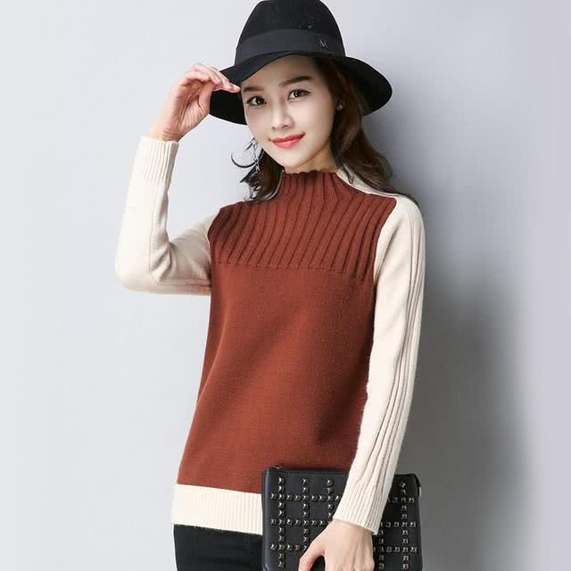 女人尽量别要的打底裤配大衣，今年流行这样的针织衫，美翻了！