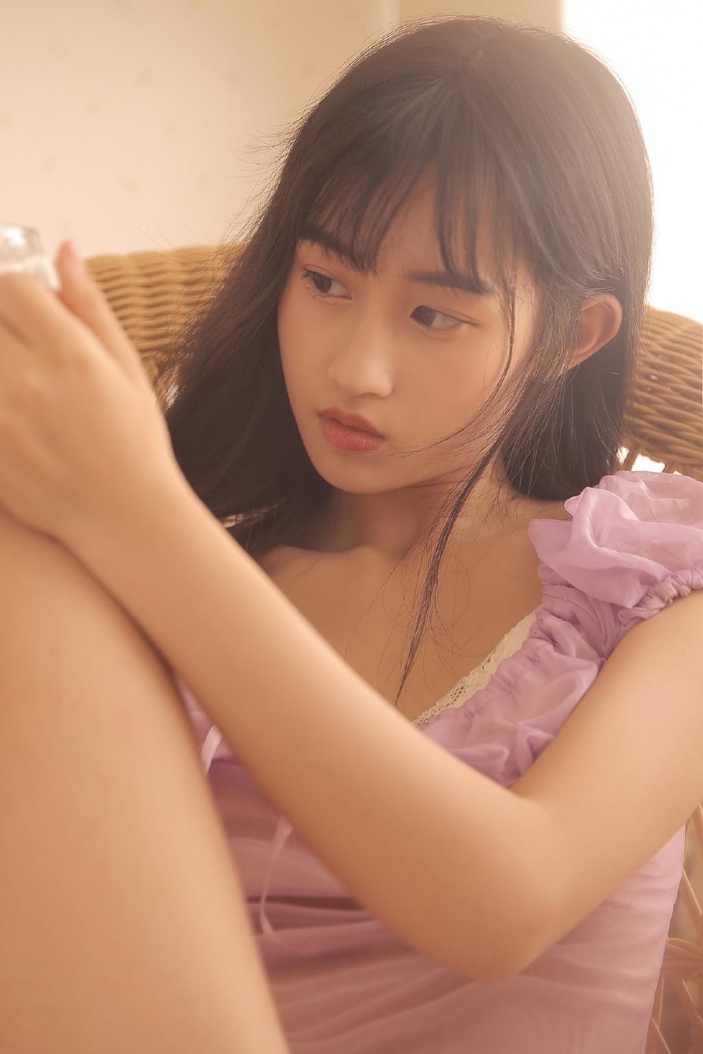 极品萝莉美女白丝长腿诱惑美女照片