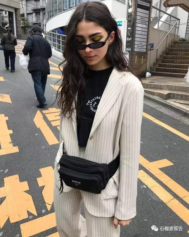 不一定要买大牌，最酷的小姐姐都在背这只包