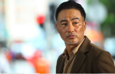 他是香港真大佬,向华强都要给他面子,如今女