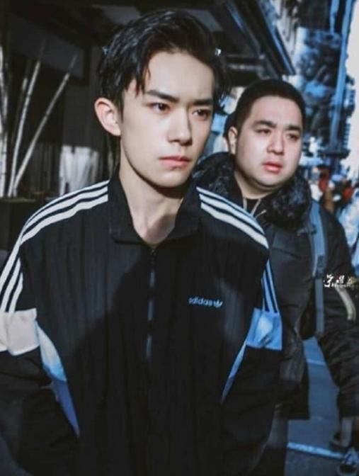 当TFBOYS没有刘海的时候，千玺的颜值帅炸了，王俊凯像“整了容”