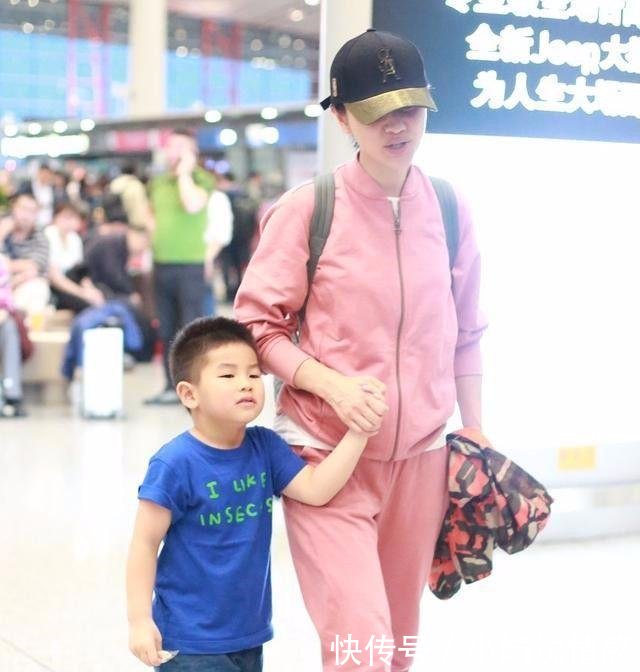 胡可素颜很真实，脸部松垮皱纹明显！网友42岁普通人就是这样子