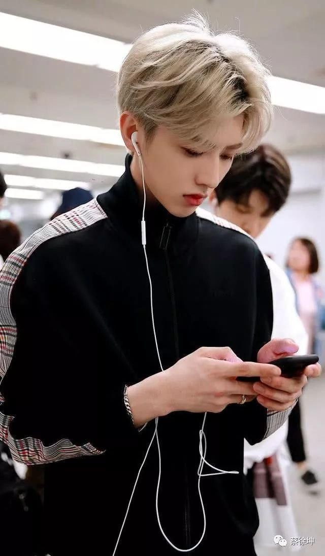 那些年蔡徐坤留过的发型!我们来盘点盘点?