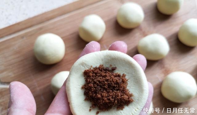  皮肤：小姨50岁出门不化妆，一年四季常备此物，皮肤白皙气色好，显年轻！