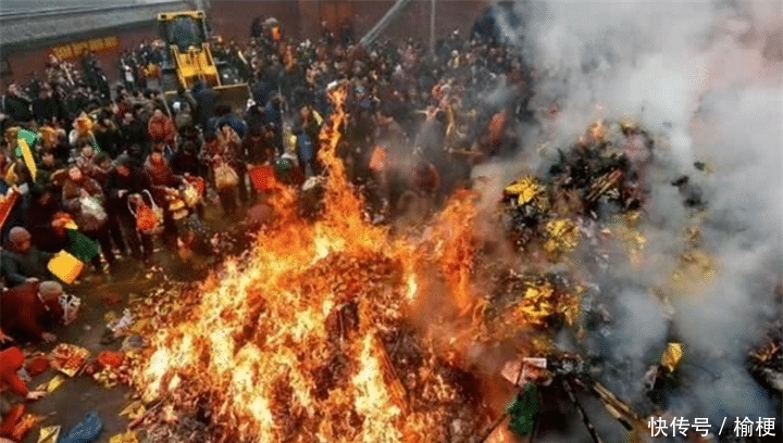 中国一座千年寺庙,因游客香火太旺,消防车、挖掘随时待命!