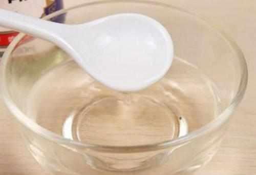 别再傻傻用眼霜，老奶奶无意用它洗脸，一夜醒来眼袋全无